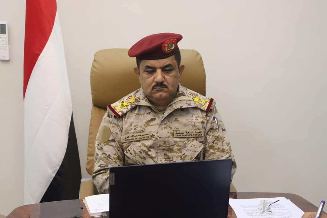 وزير الدفاع يؤكد استمرار تهريب الاسلحة الإيرانية للحوثيين من ميناء الحديدة